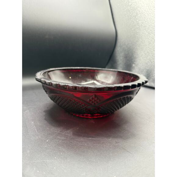 Vintage Avon 1876 Cape Cod Ruby Red 8.75"Fruit/Vegetable Serving Bowl - Picture 2 of 7